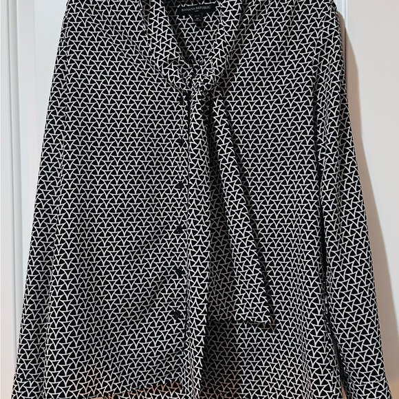 Banana Republic-Black and White Patterned Top Medium - Picture 2 of 7